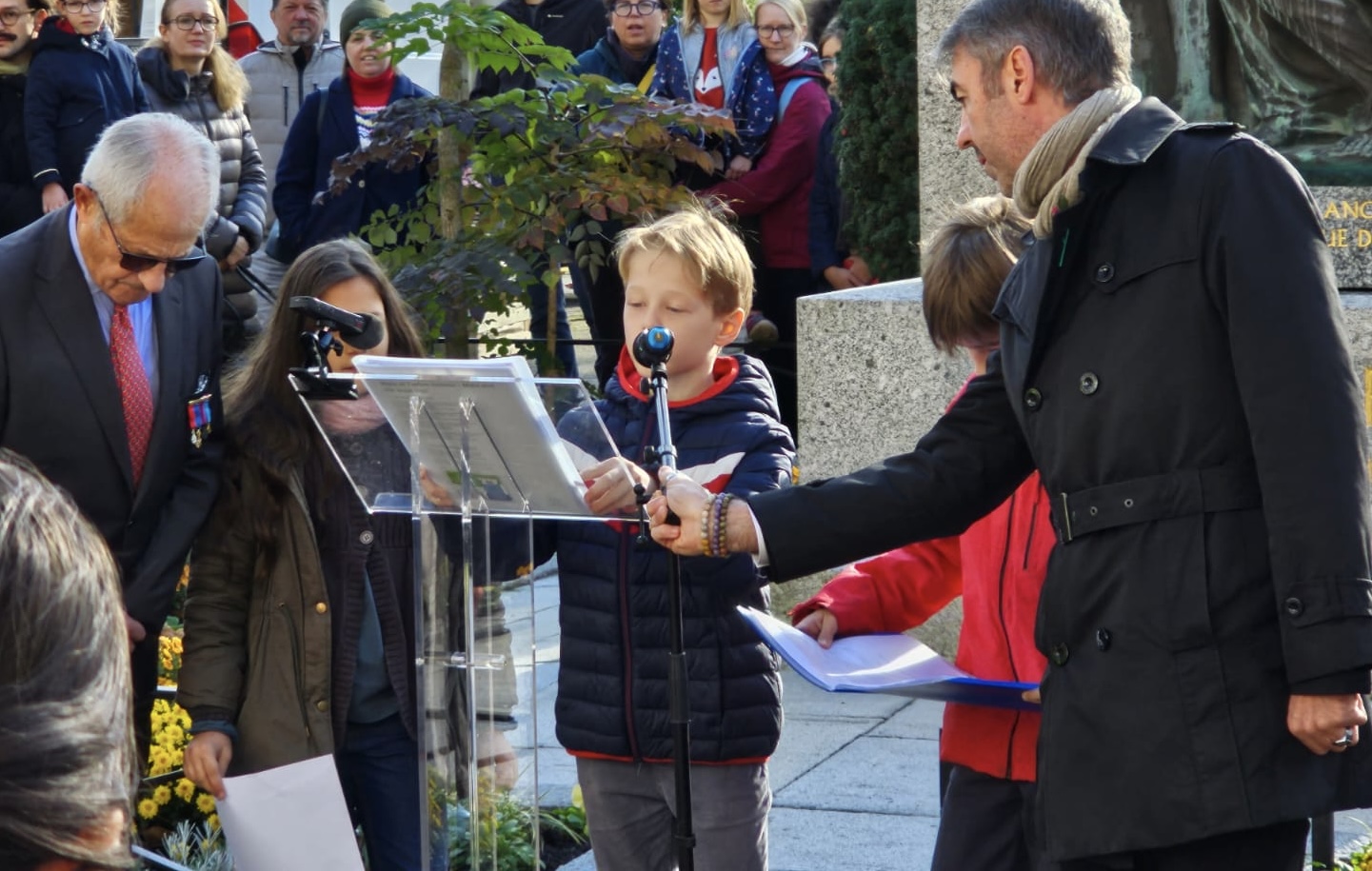 Cérémonie du 11 novembre avec la chorale du primaire