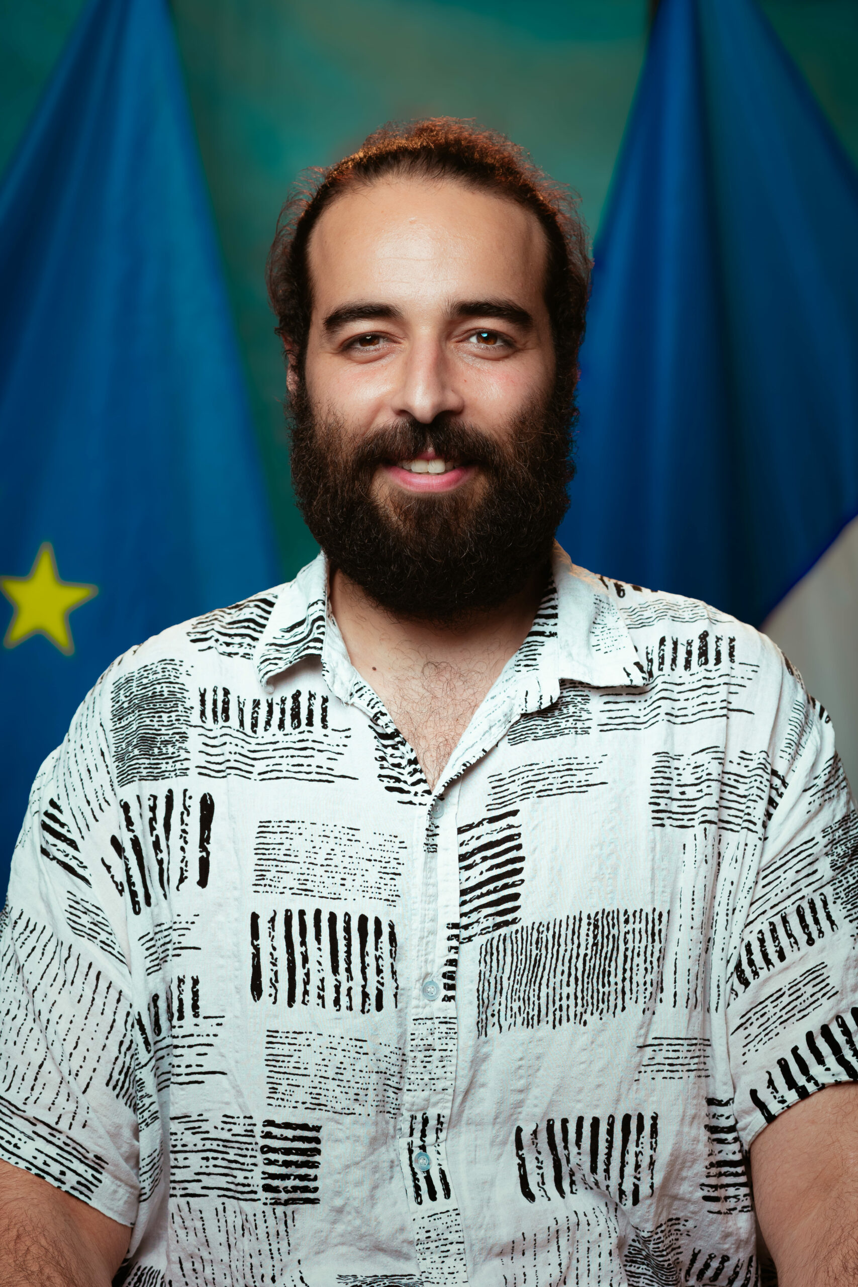 Ziyad CHAKER   Professeur de physique et de chimie